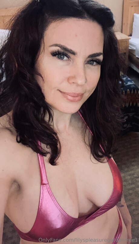 Lilyspleasuregardenfree1 pornstar sexy gallery