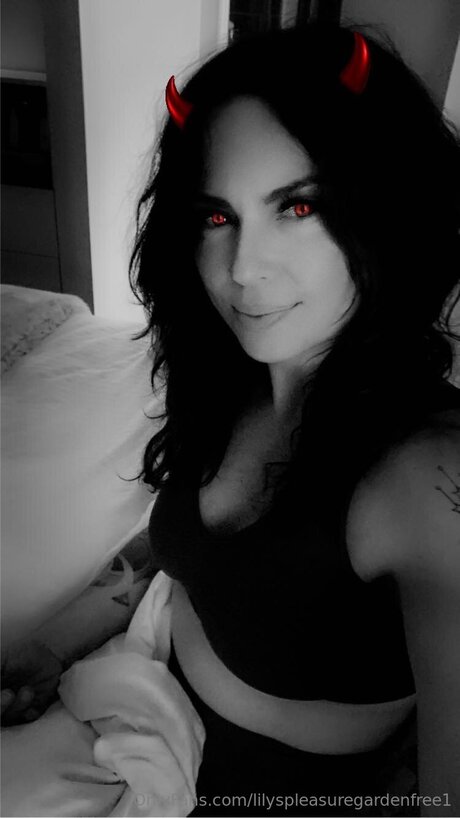 Lilyspleasuregardenfree1 pornstar pretty img