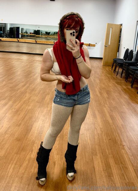 Plumcry exclusive model picture