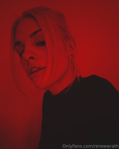 Reneewrath model hot image