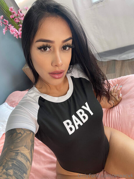 Anaacvk star naked pics