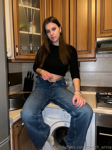 Peach Arina model adult galleries