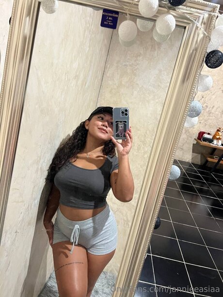 Jannieeasiaa sex actress galleries