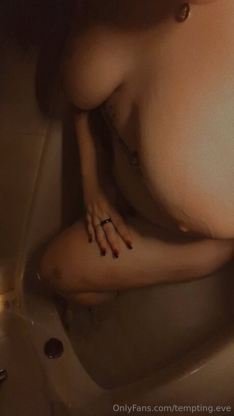 Tempting Eve nude star images