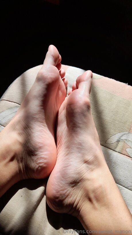 Sweet Manon sexy pornstar photos