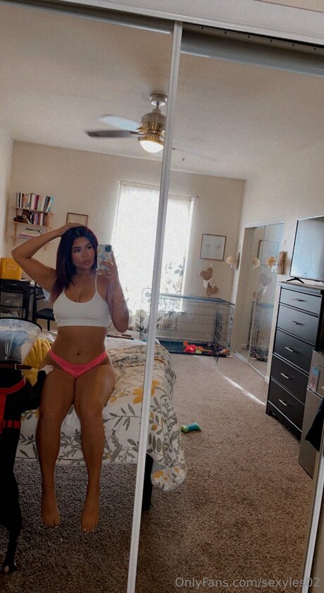 Queenles0 art model img