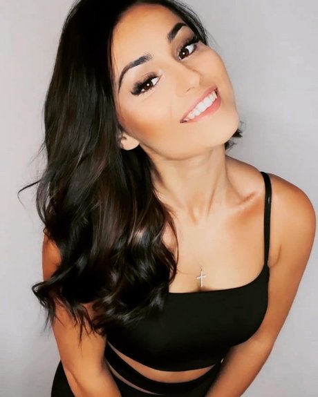 Cyndy valerie Gamache Gravel exclusive model pic