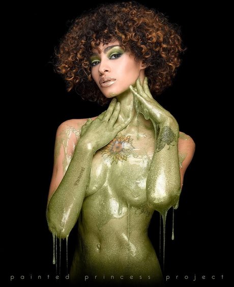 Sunnibytch hot actress archive