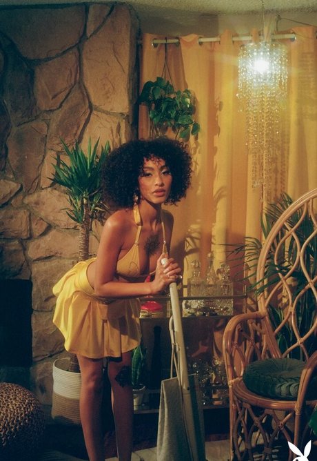 Sunnibytch star sexy pic