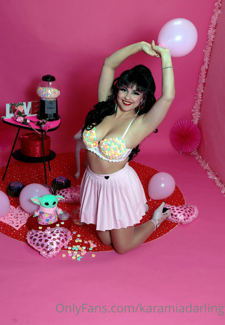 Karamia Darling beautiful star photos