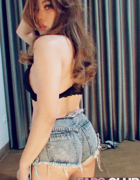 Flo The Bunny porn model images