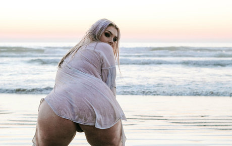 huge natural tits onlyfans hot sex gallery