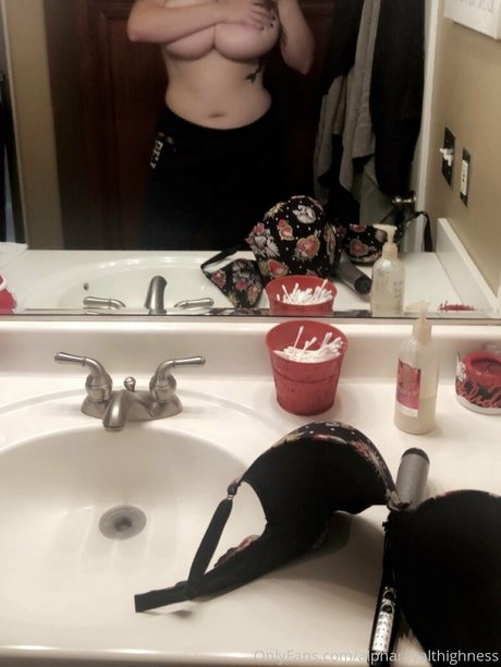 _The Royal Highness naked pornstar picture