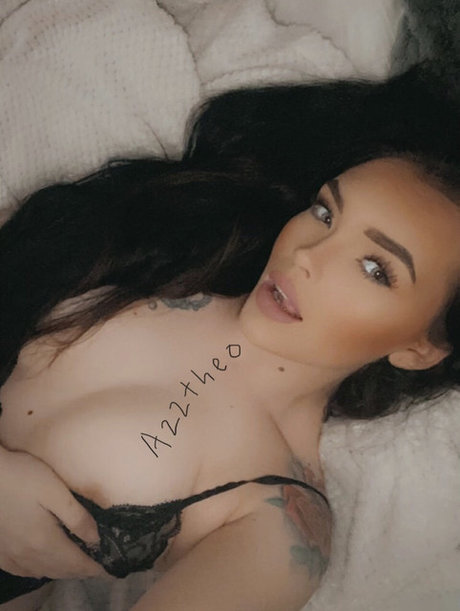 Louisamaya model top pictures