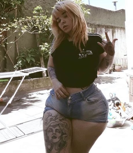 Black Honey beautiful actress img