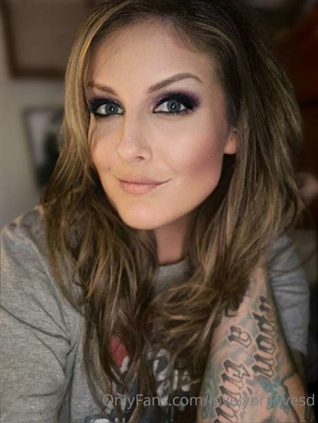 lovelybrilovesd pornographic star img