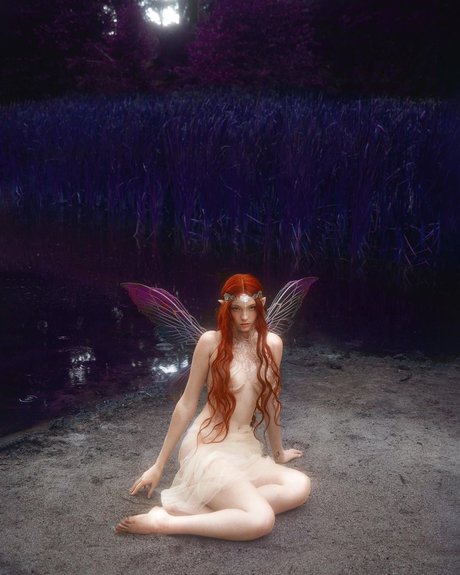 Emily O dette naked model image