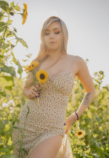 Amy Thunderbolt exclusive model photo