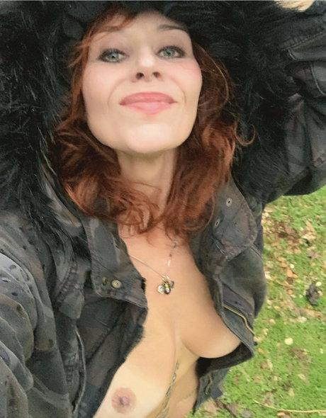 HoneyBeeZone perfect actress pic