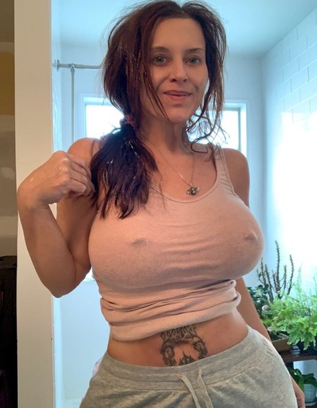 HoneyBeeZone pretty pornstar pictures