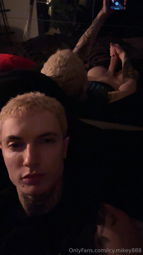 Icy Mikey888 star art photos