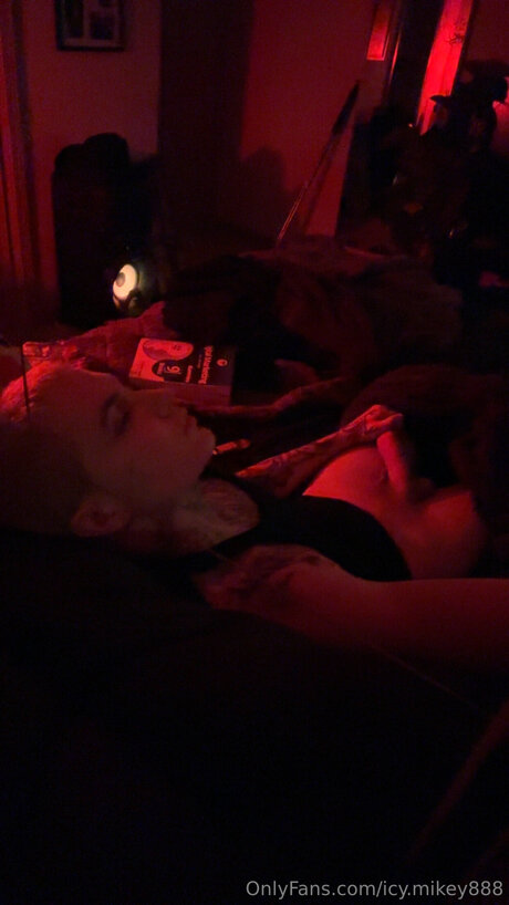 Icy Mikey888 star pictures