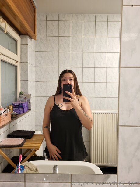 Ashley Dwm pretty actress pictures