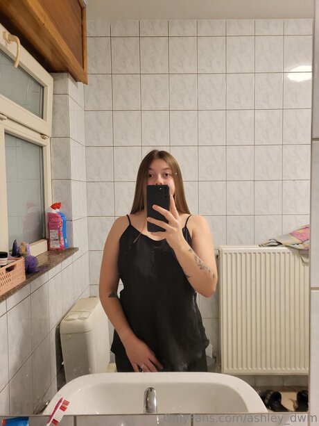 Ashley Dwm star naked pic