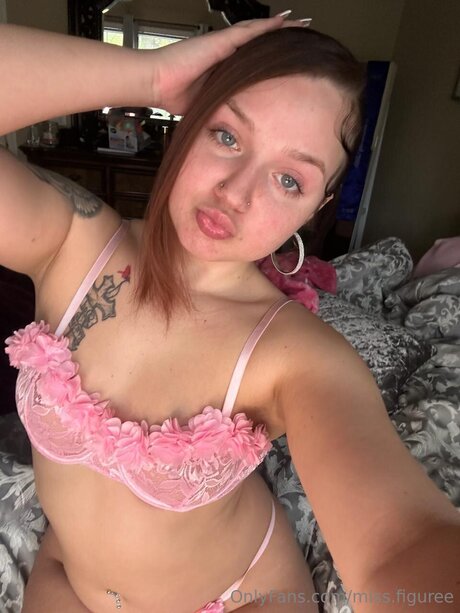 Miss Figuree star exclusive photo