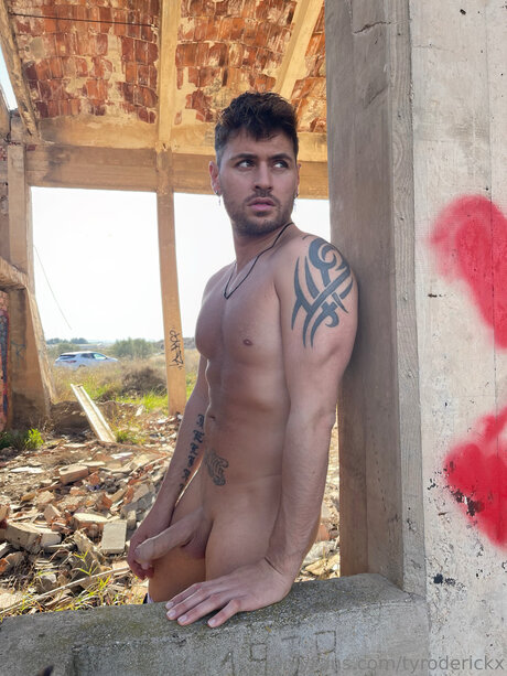 Tyroderickx pornstar sexy photo