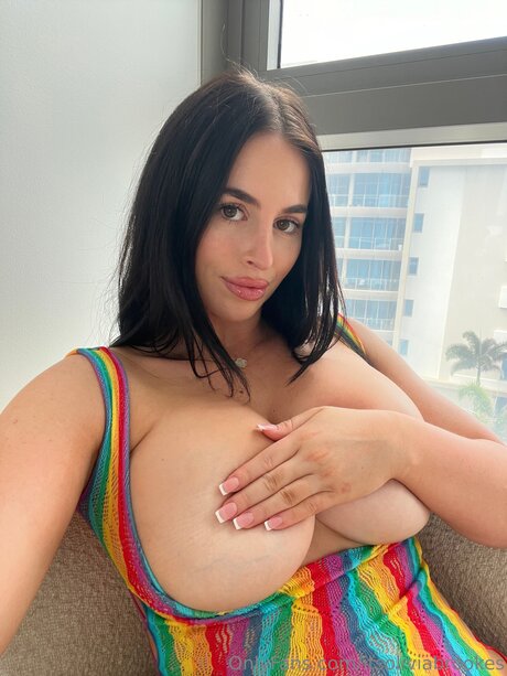 Oliviabrookess naked star img