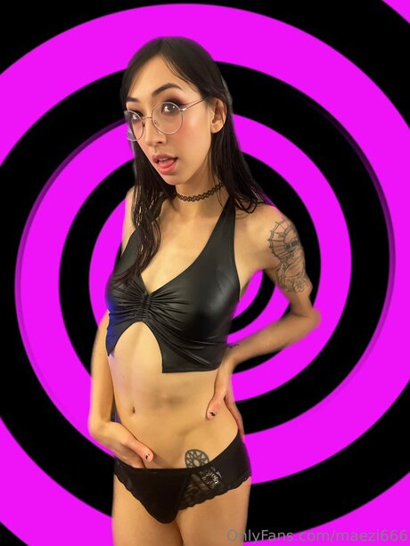 Maezi666 pornstar hd img