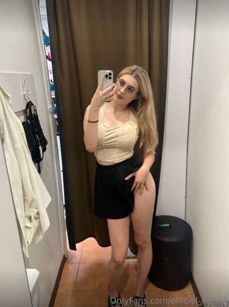 Official Karina porn actress gallery