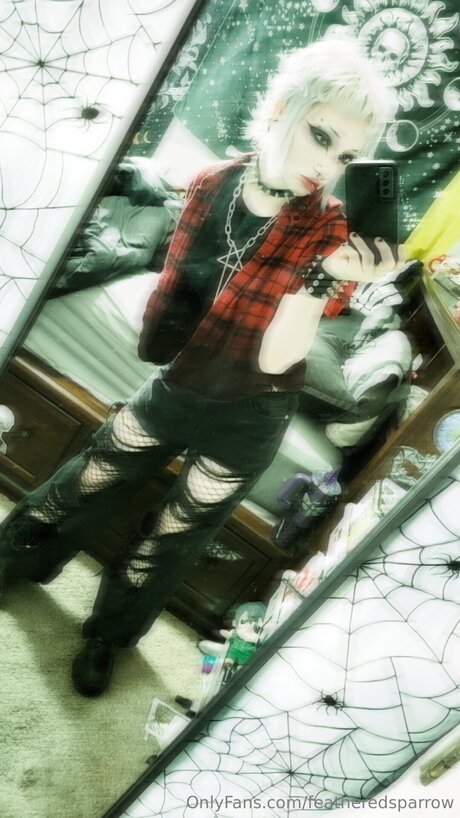 Featheredsparrow star naked img