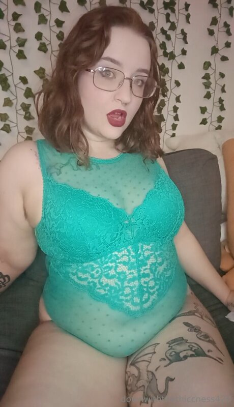 Elizaluxefree naked star picture