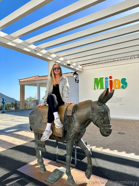 Wise Mommyy star naked gallery