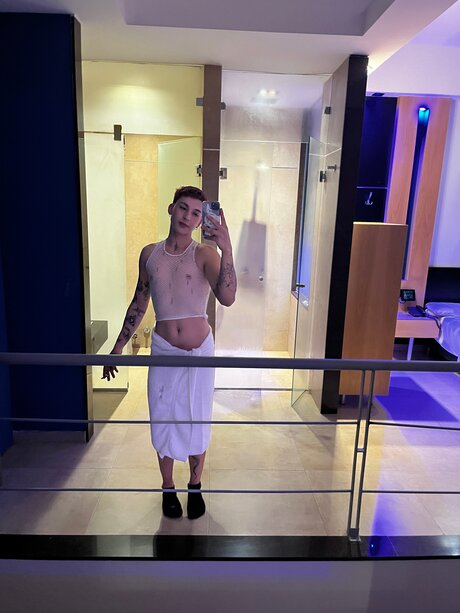 Nickifem09 naked model photos