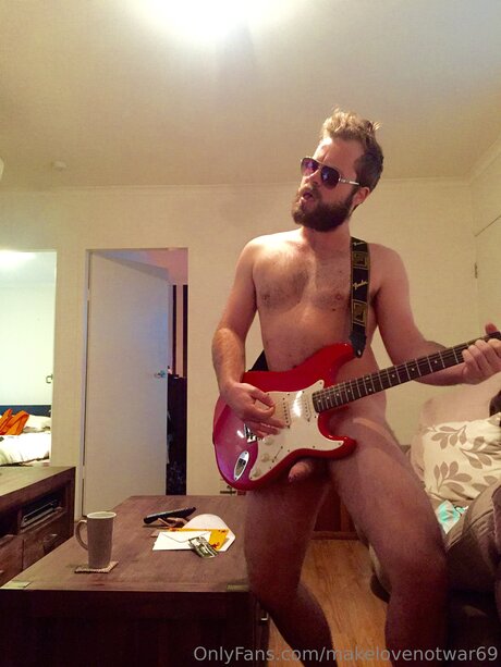 Makelovenotwar69 pornstar nude archive