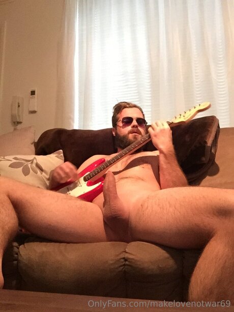 Makelovenotwar69 star top photo