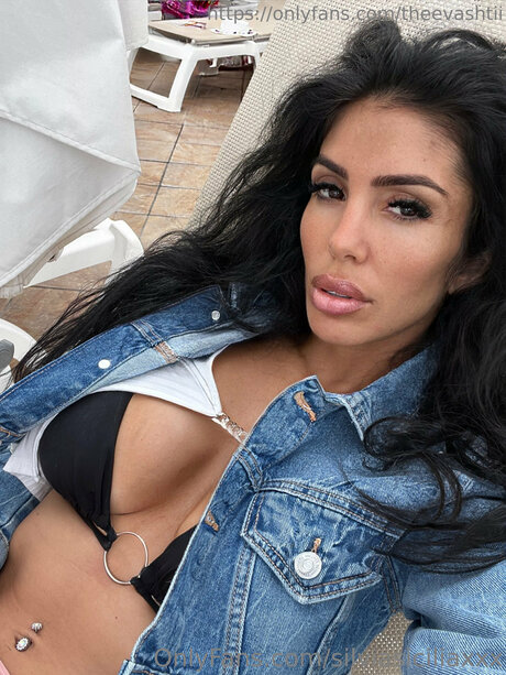 Theevashtii model pornographic picture