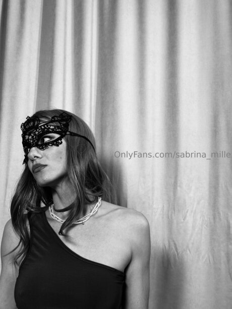 Sabrina Mille hot actress pic