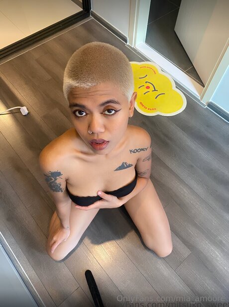 Mia Amoore pretty star photo