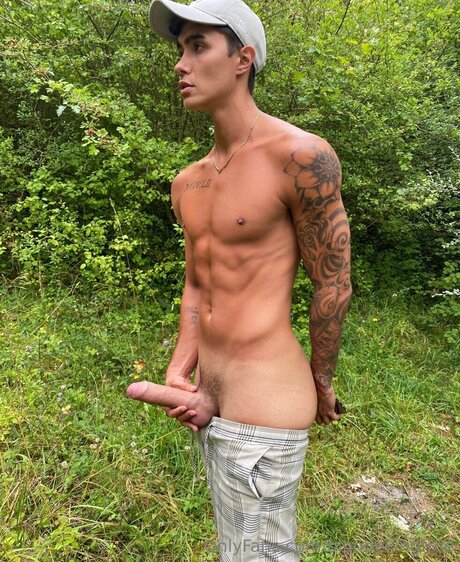 Blondekingfree erotic model pics