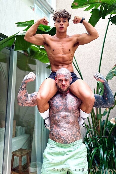 Blondekingfree hot model picture