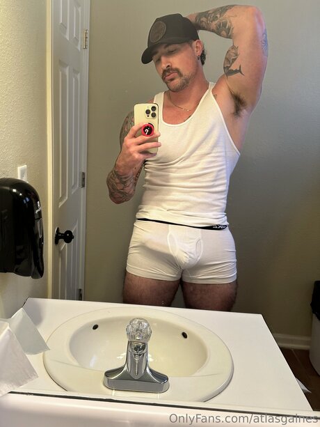 Atlasgaines model top photos