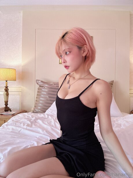Hanamiii model sexy picture