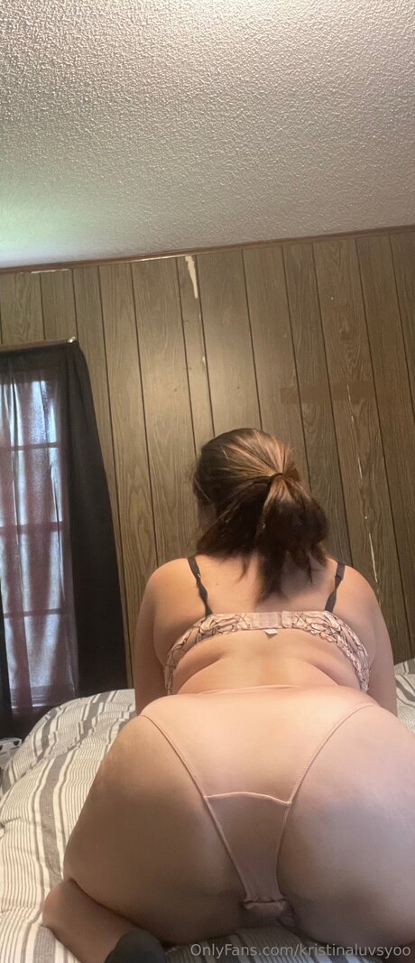 Kristinaluvsyoo star hot picture