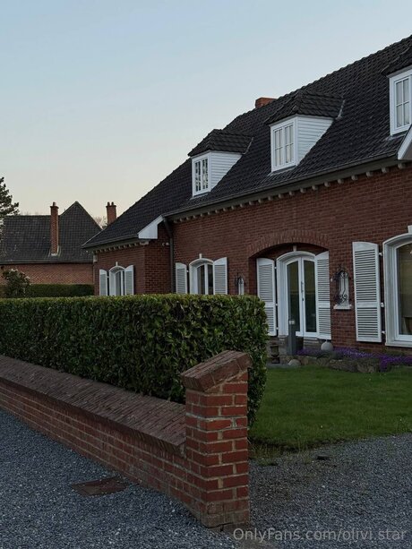 Olivi Star erotic actress pics