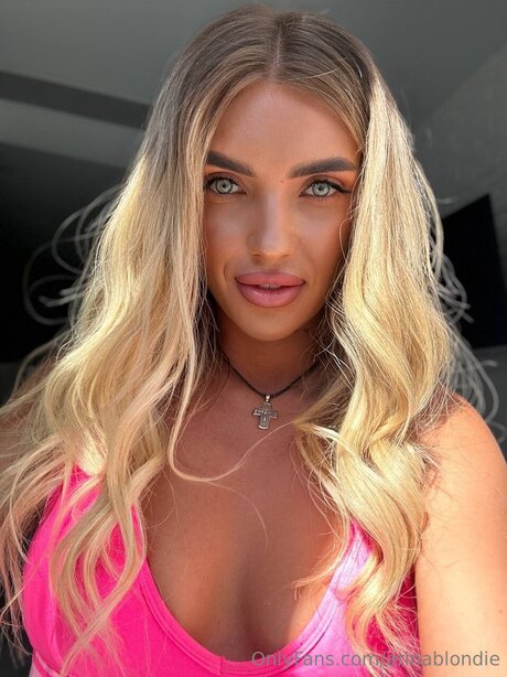Arinablondie sexy model pic