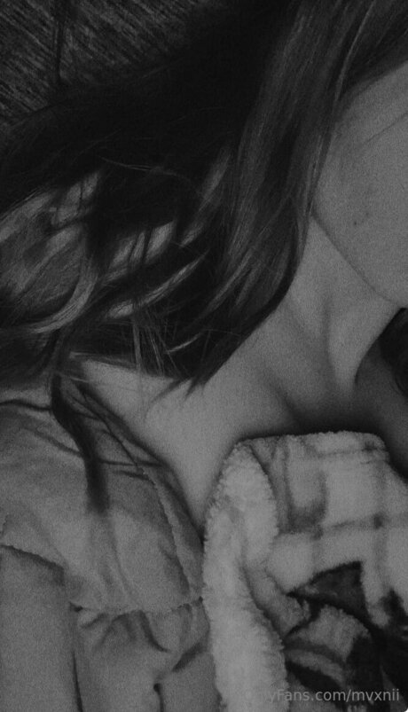 Mvxnii model free pictures